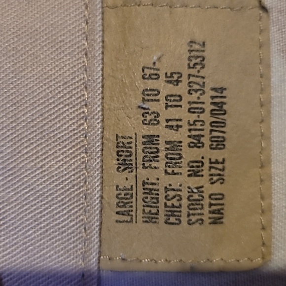 Desert Camo button-up shirt-jacket. Field coat.  4 pockets.  Military issue.  L. - Picture 6 of 11